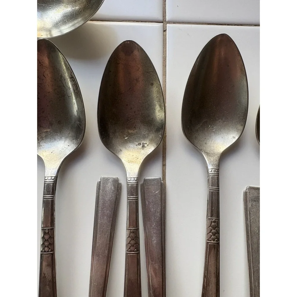 VTG 1881 Rogers Silver Triple Plate Oneida Capri  Spoon 6